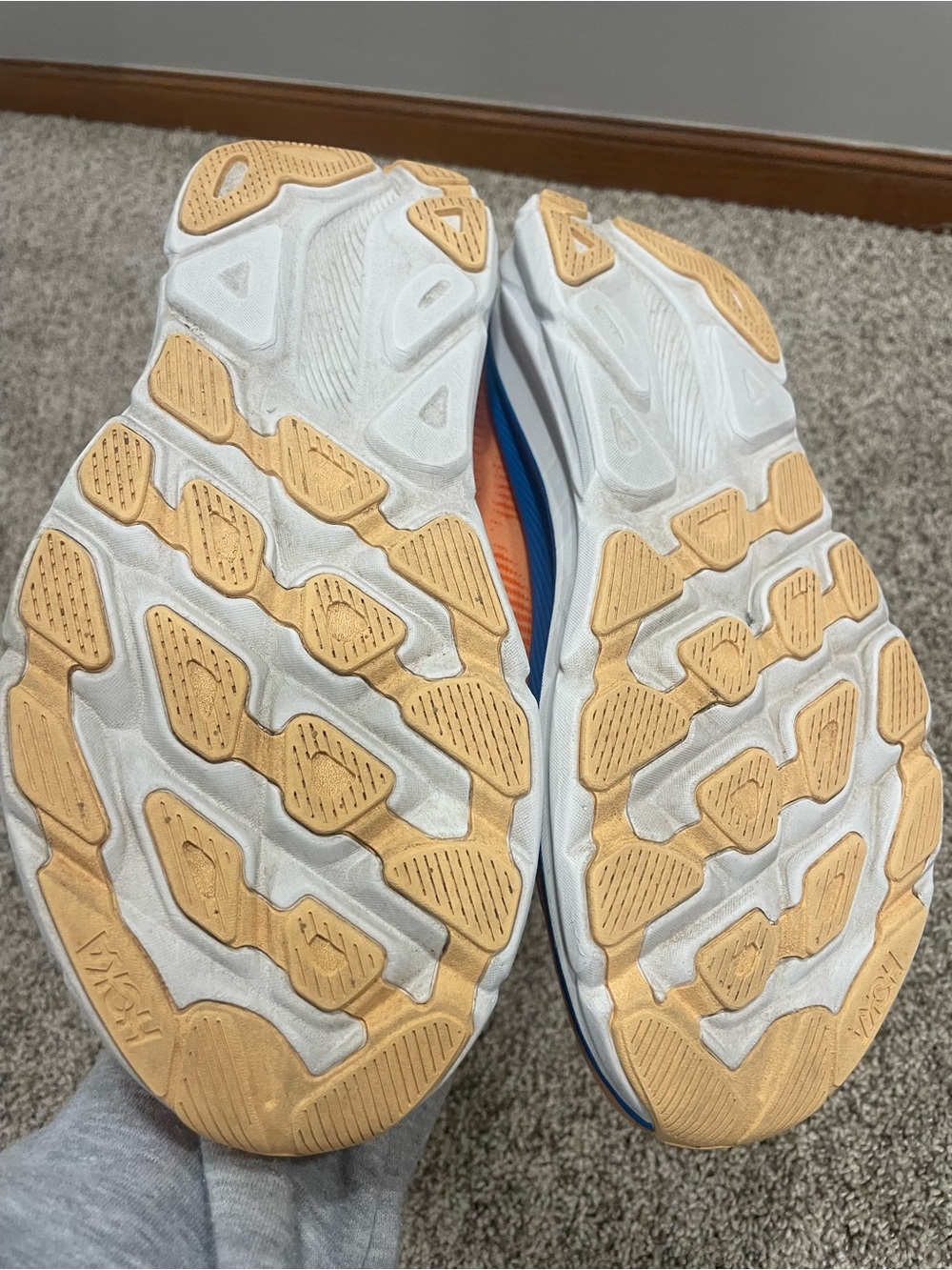 HOKA Clifton 9 men’s size 10.5 - Picture 6 of 8